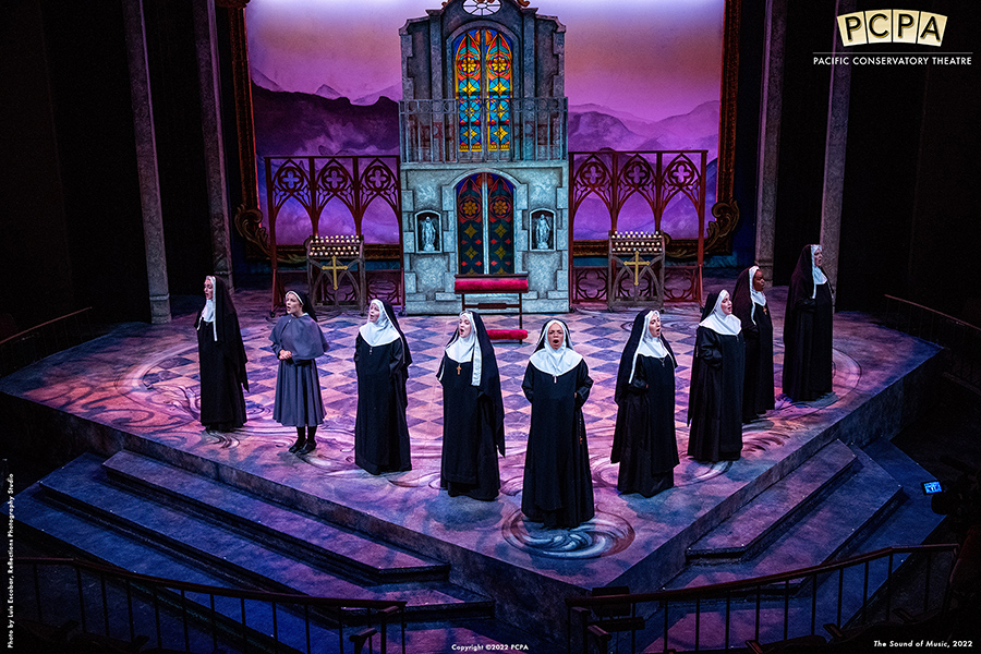Actors singing as nuns in Sound of Music